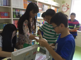 校園“實體書店”  漯河市實驗小學的一道美麗風景